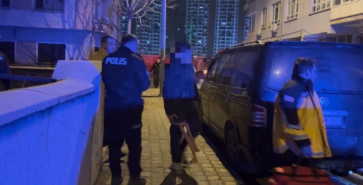 Bıçaklanan çocuk binaya sığındı