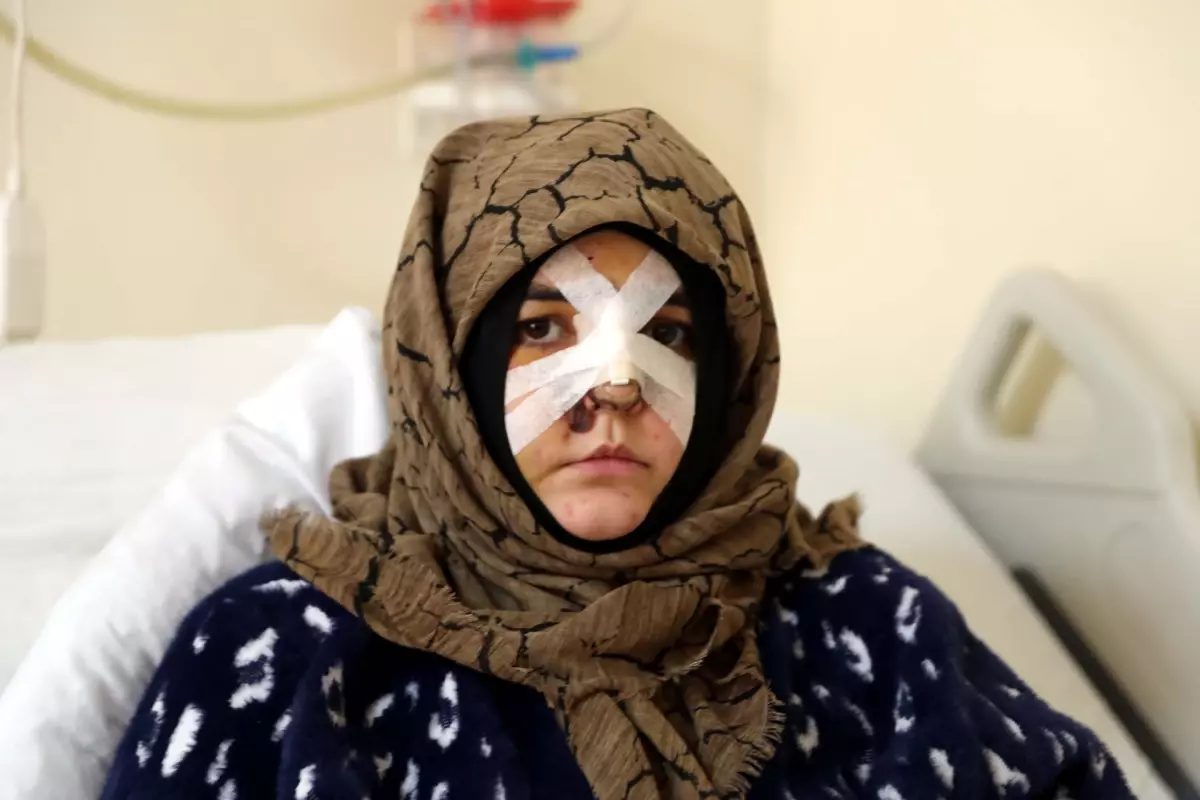 Kadına şiddette sınır tanımadı: Kaldırım taşıyla saldırdı