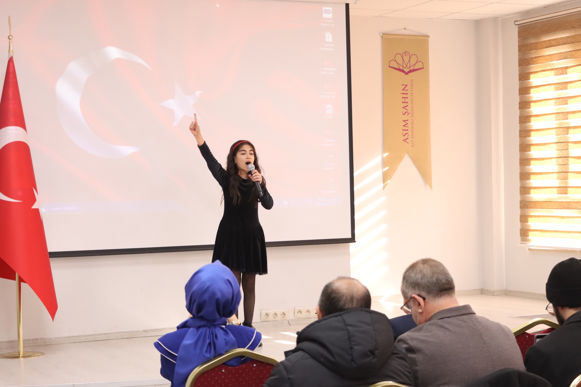 Sivas'ta öğrenciler milli marş için yarıştı