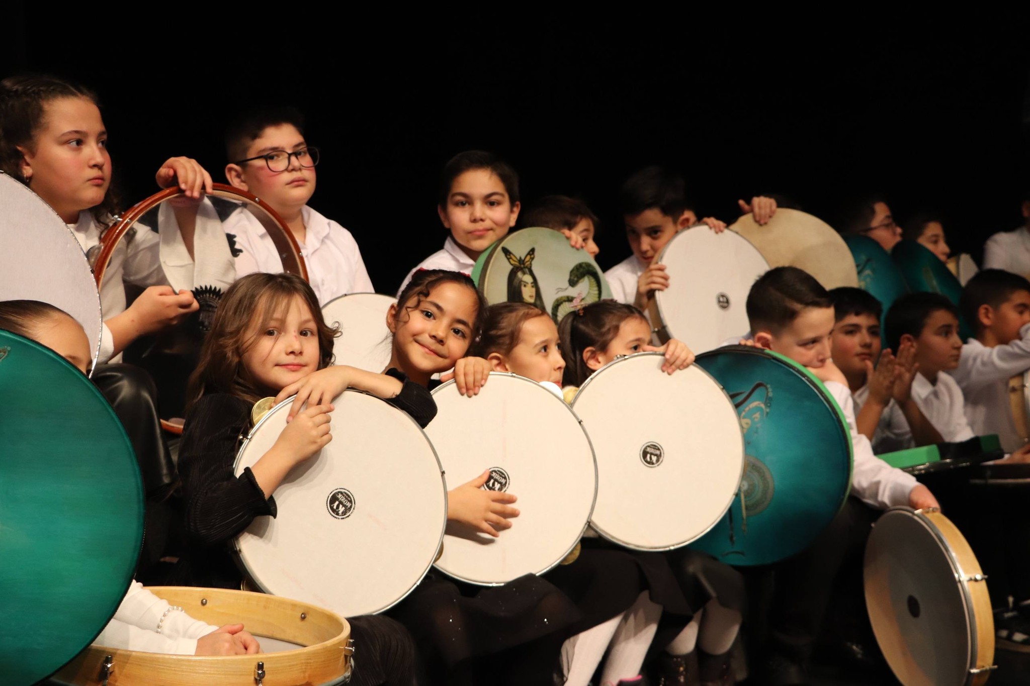 Sivas’ta sahne çocukların, alkışlar davetlilerin oldu