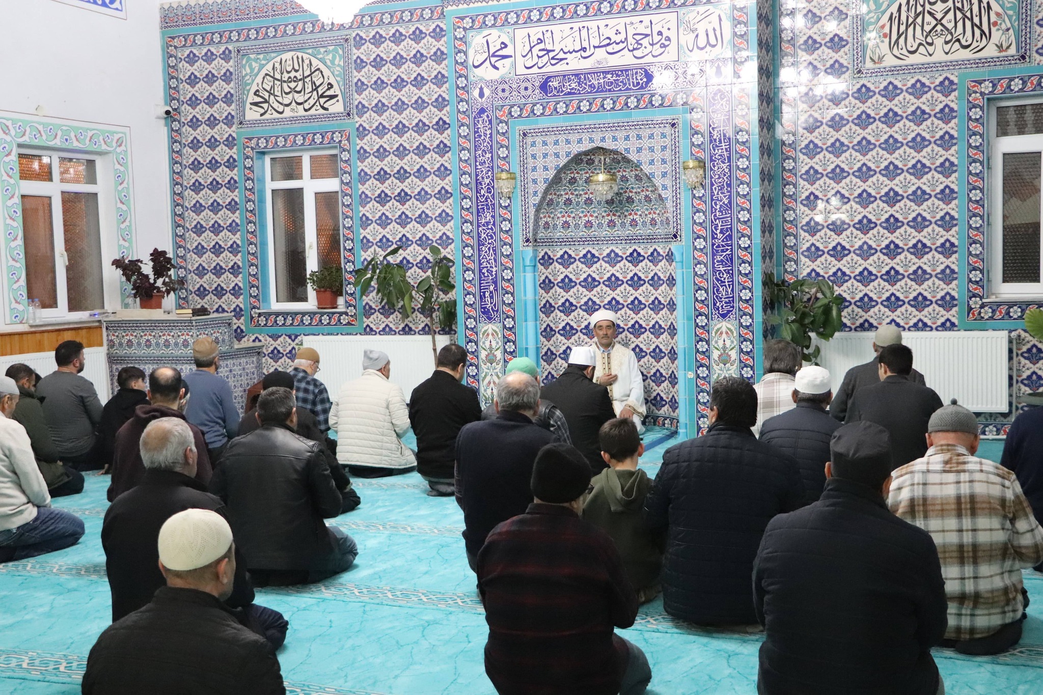 Cuma gecesi Sivas’ta camiler dolup taştı