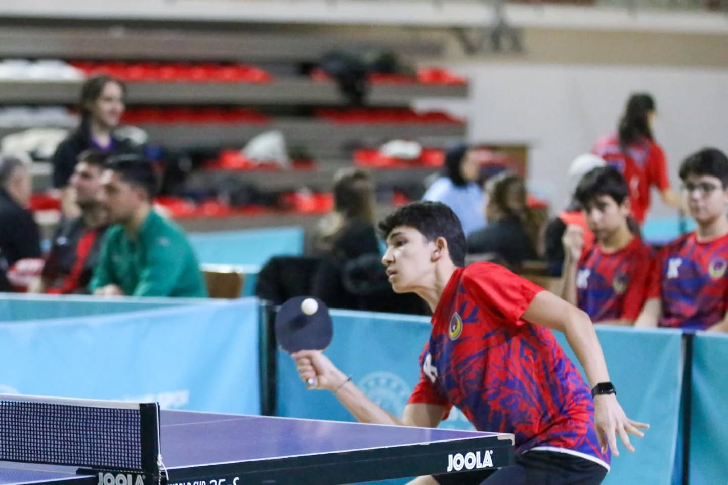 Sivas’ta genç masa tenisçileri kıyasıya mücadele etti