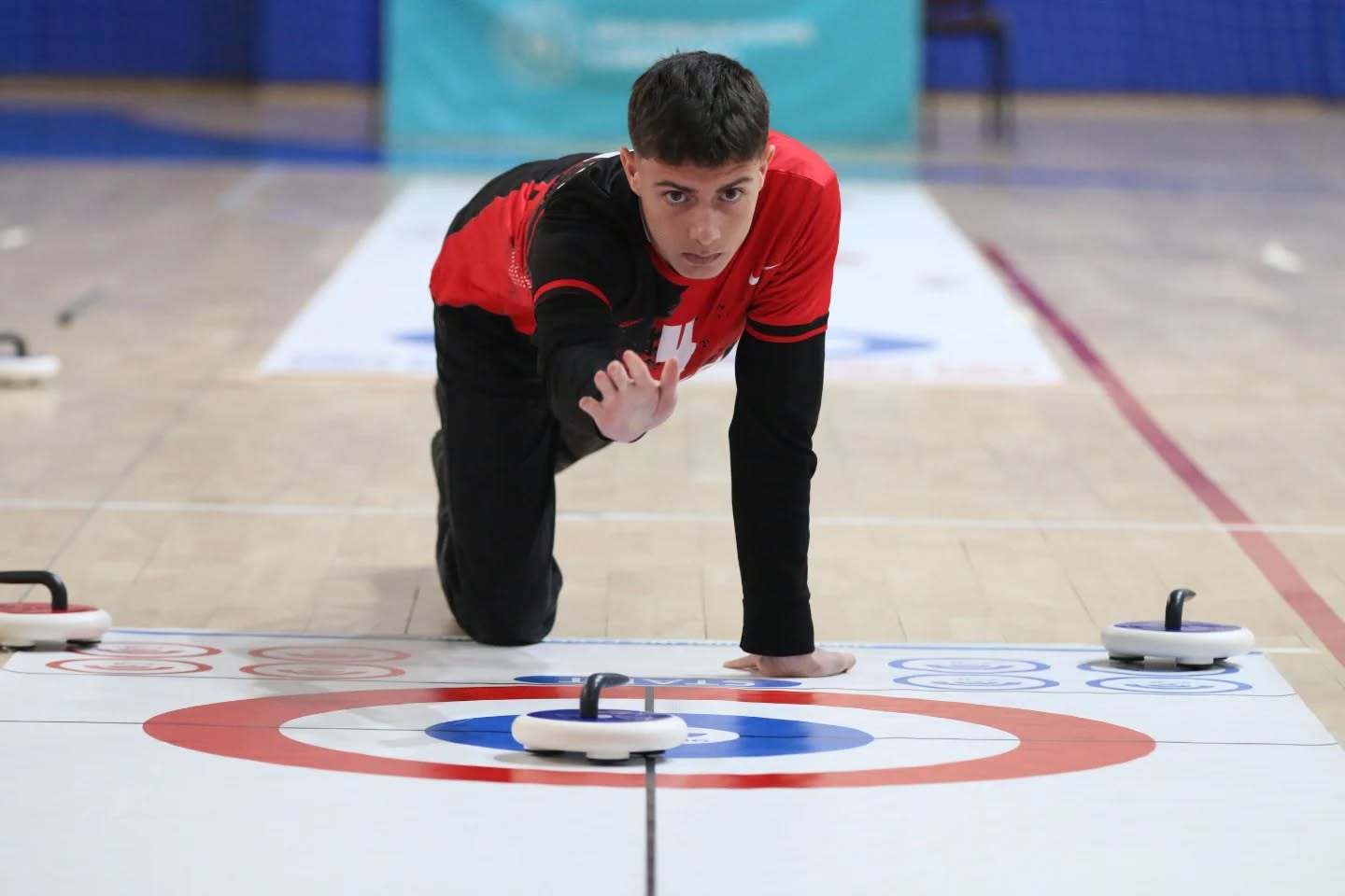 Genç sporcular Sivas’ta kupa ve madalyalar için mücadele etti