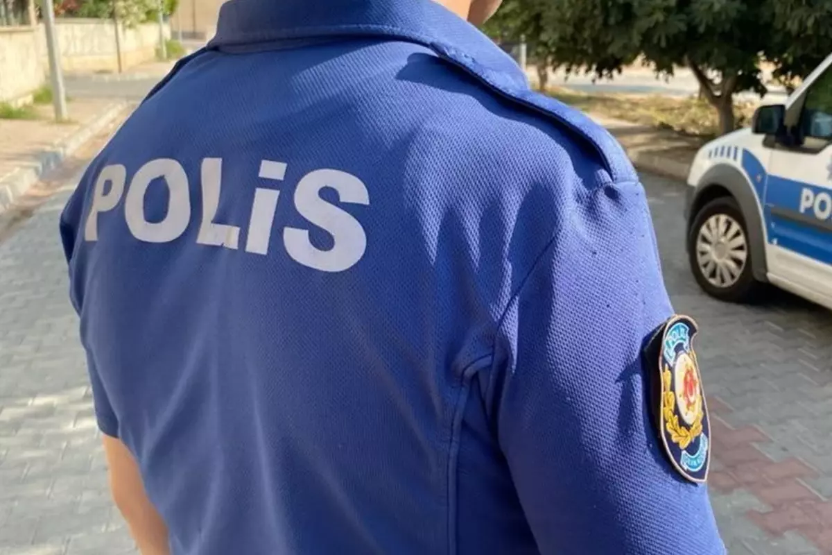 Aracını muayene götüren polis memurunu döverek öldürdüler