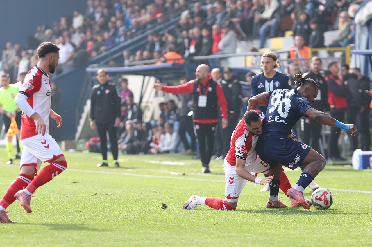 Yiğidolar Kritik Deplasmanda Yıkıldı