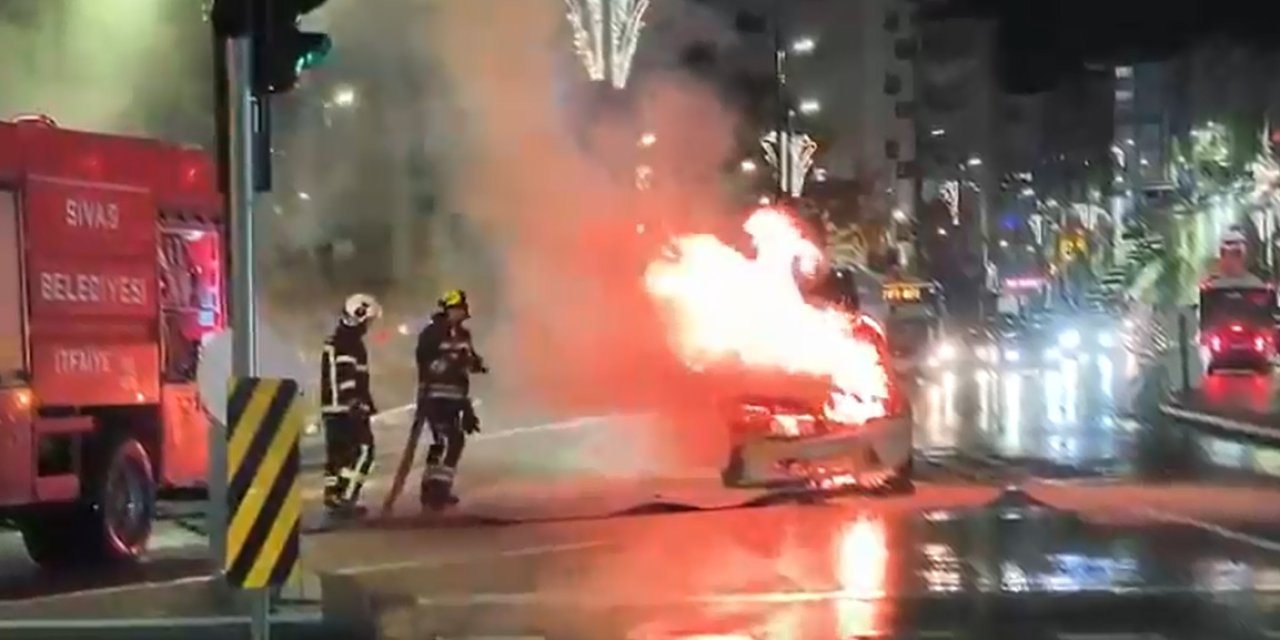 Sivas'ta ticari takside yangın
