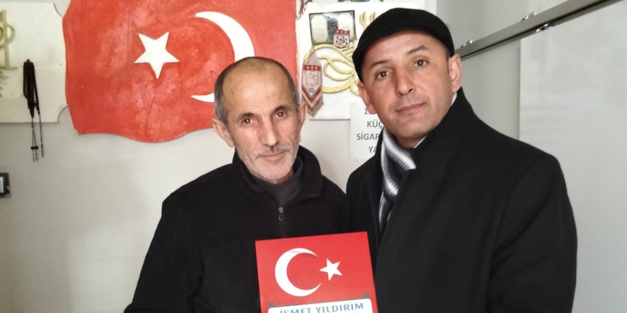 Sivas'ın çalışkan muhtarından bayrak sevgisini yansıtan imsakiye