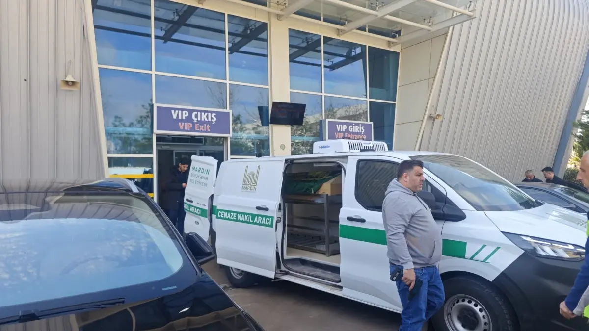 Otomobil ile TIR çarpıştı: 2 ölü, 3 yaralı