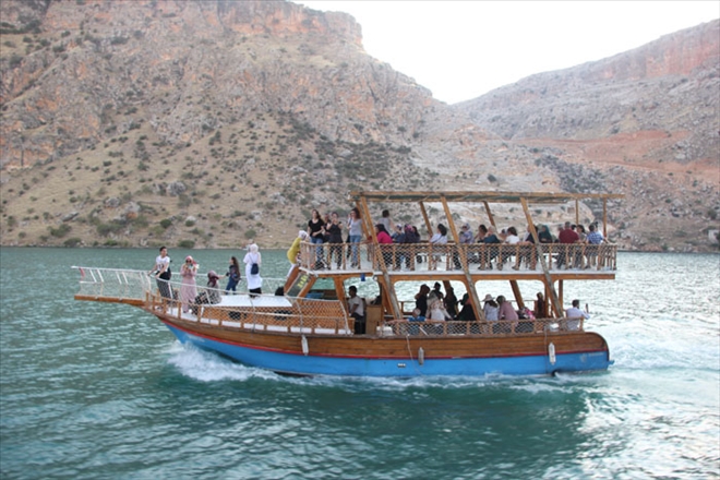 ZARALI KADINLAR GÜNEYDOĞUYU GEZDİ