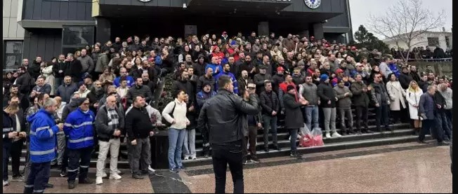 İşçiler ödenmeyen ücretleri nedeniyle iş bıraktı