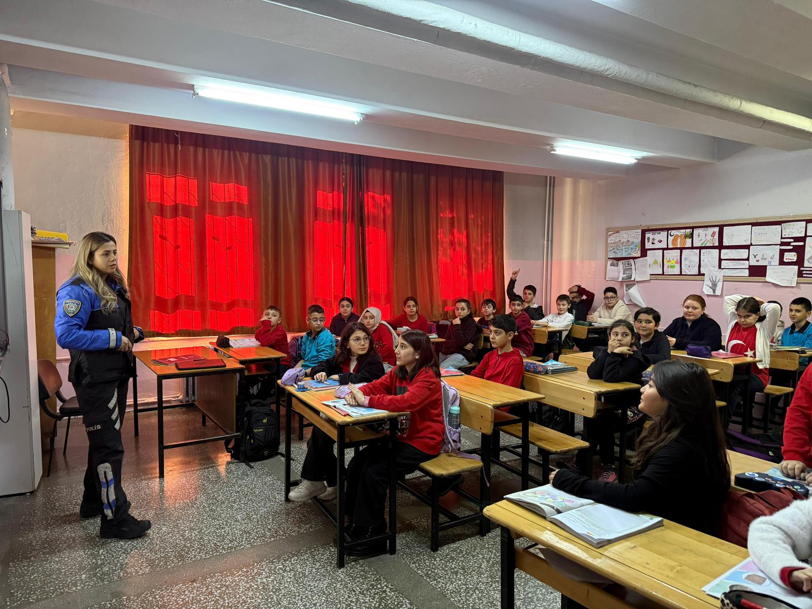 Sivas emniyetinden öğrencilere güvenlik eğitimi