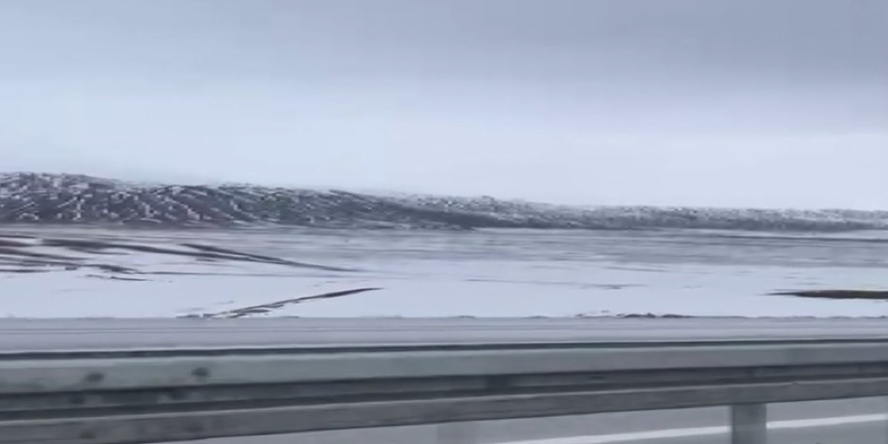 Sivas'ta tarlaları kar suyu bastı, çiftçi perişan durumda