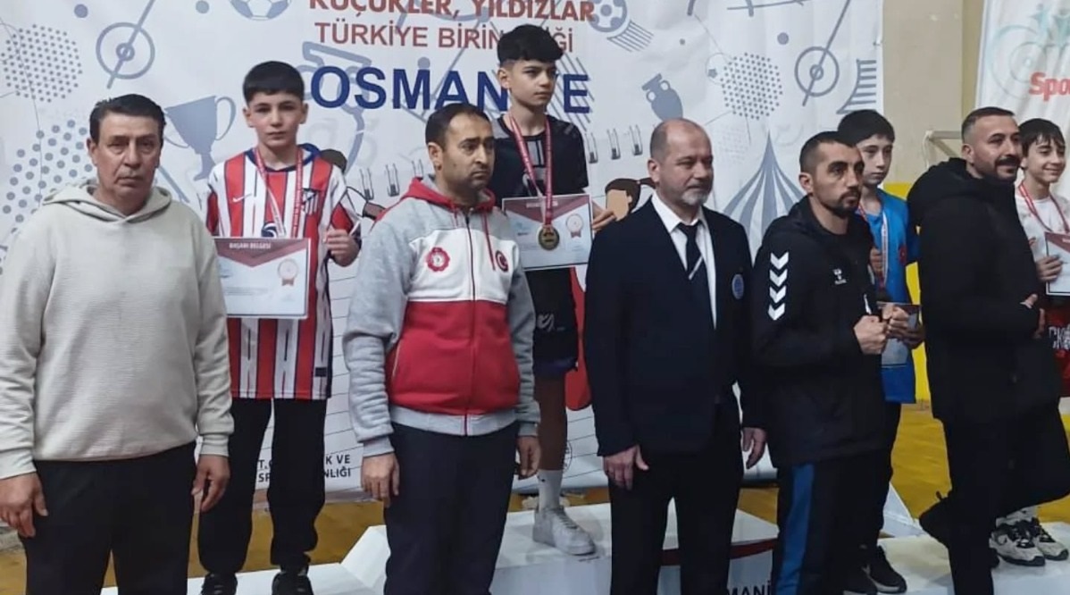 Sivaslı sporculardan göz dolduran performans