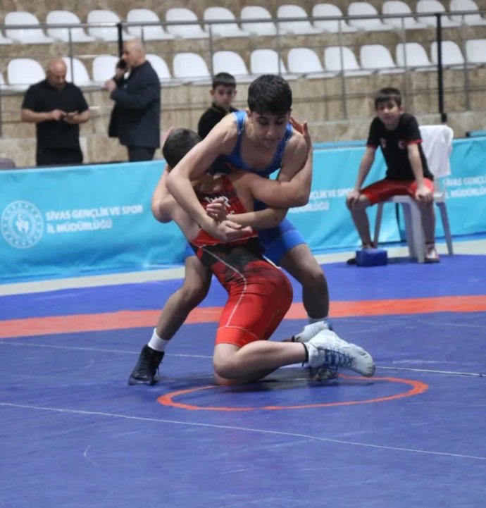 Sivas’ta sporun yıldızları ödüllerine kavuştu