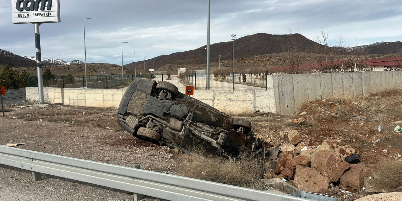 Sivas'ta otomobil devrildi, 1 yaralı