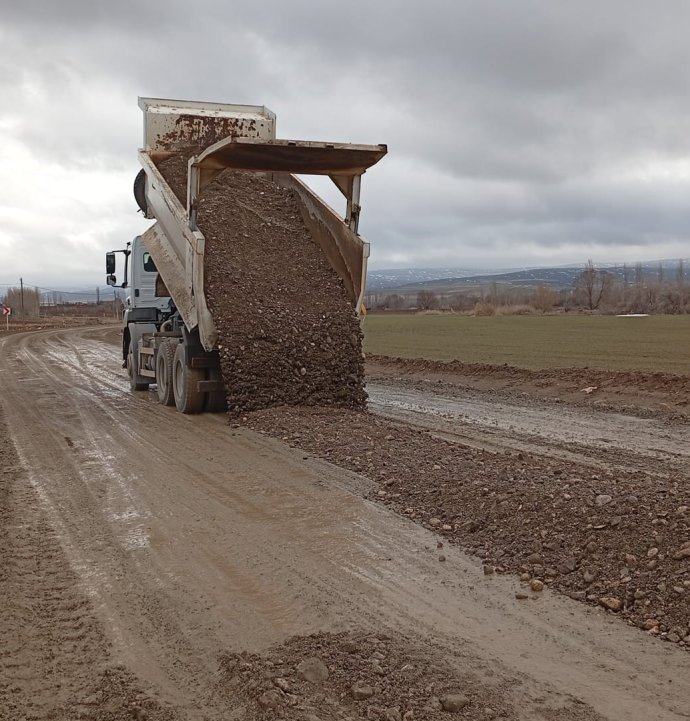 Sivas’ta yağış yolları bozdu! Gemerek’te çalışma başladı