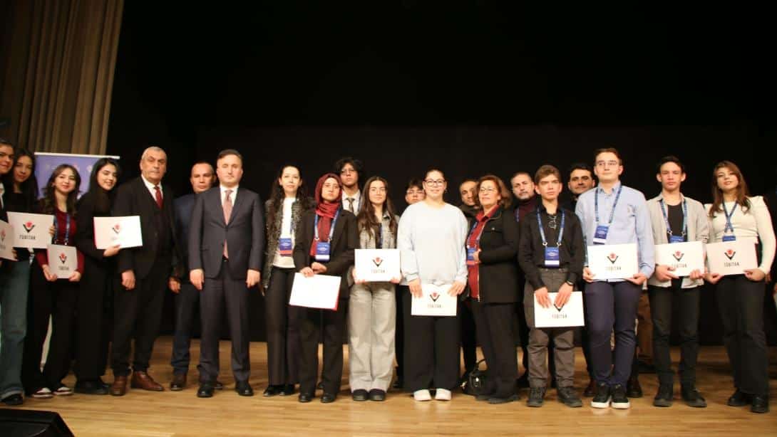 Sivas’ın Genç Beyinleri Kayseri Bölge Finalleri’nde Zirvede
