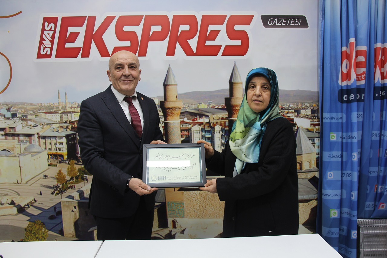 Sivas İHH Kadın Kolları, Sivas Ekspres Gazetesi’ni Ziyaret Etti