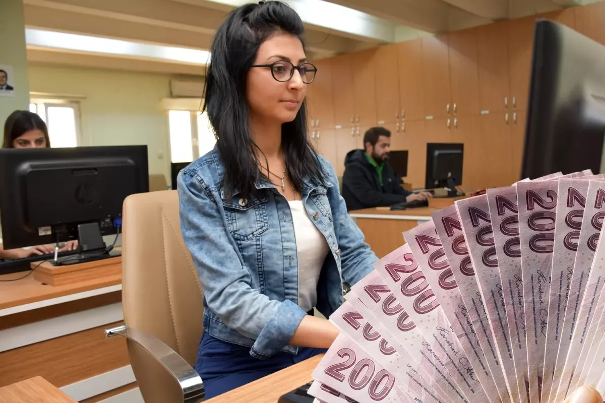 Memurları sevindirecek haber! Yılda iki kez ikramiye