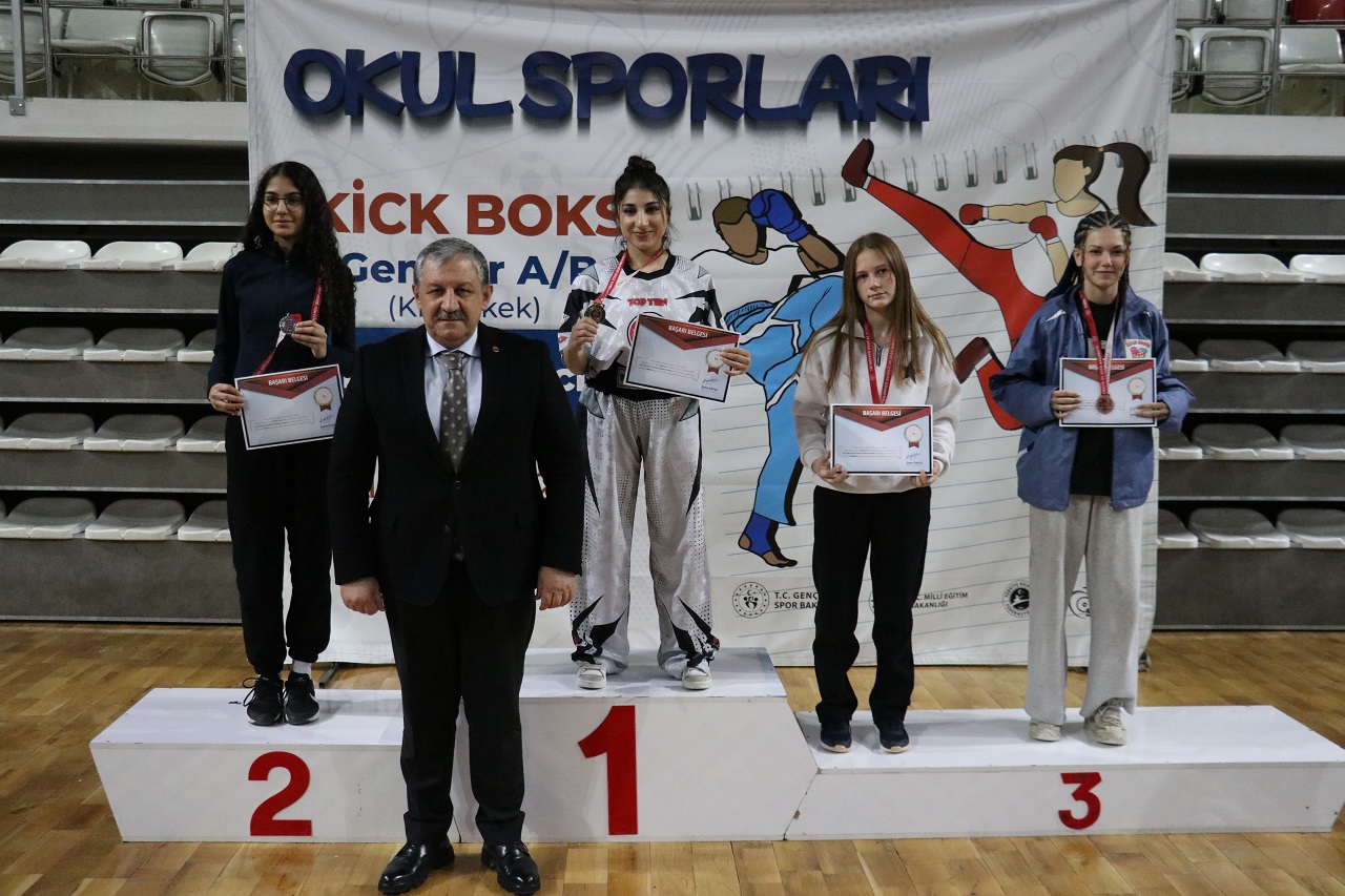 Kick Boks Heyecanı Sivas’ta Nefes Kesiyor