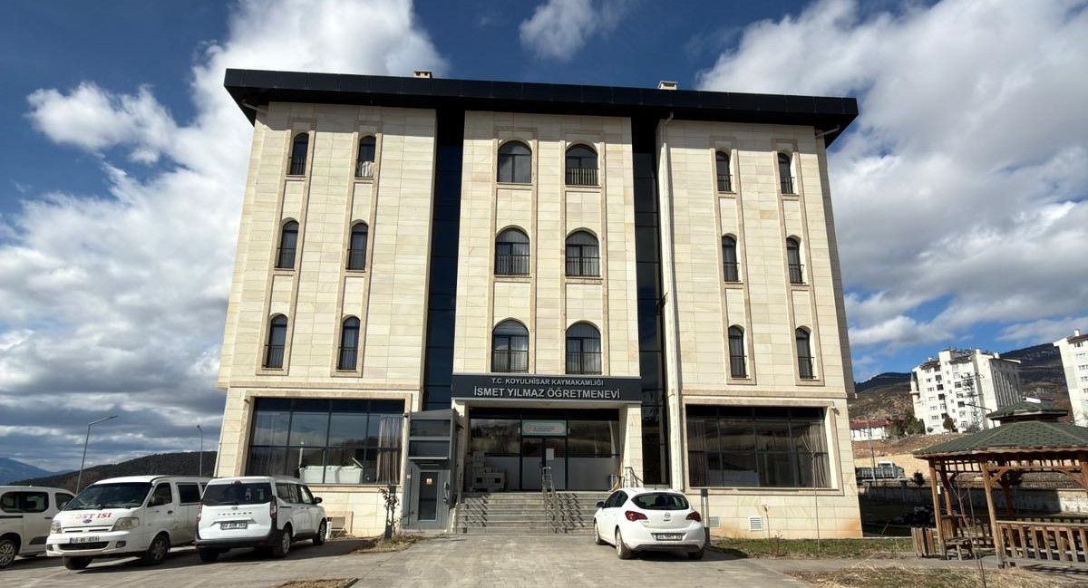 Sivas İl Özel İdaresi, Koyulhisar Öğretmenevi’ni yeniliyor