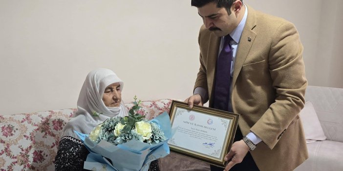 Sivaslı Hacer Teyze’den Azim Dersi