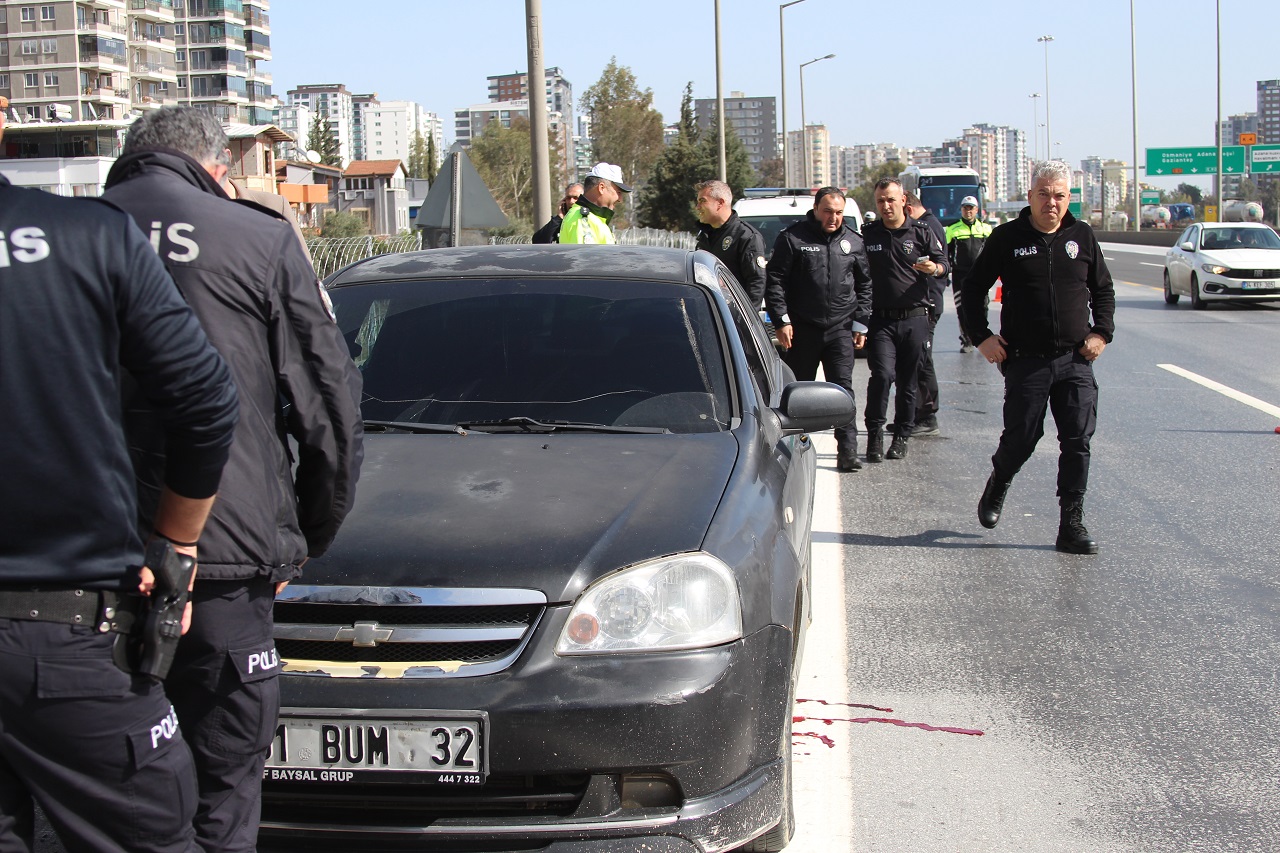 Başından silahla vurulmuş halde ölü bulundu