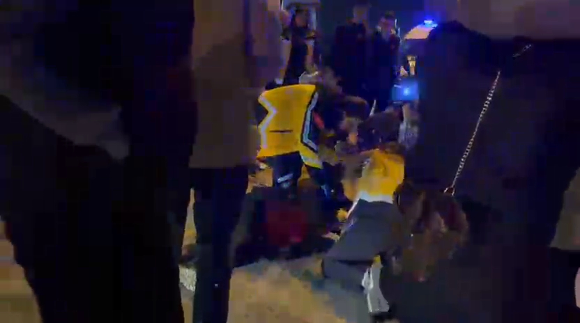 Refüje çarpan motosikletin sürücüsü ve eşi öldü