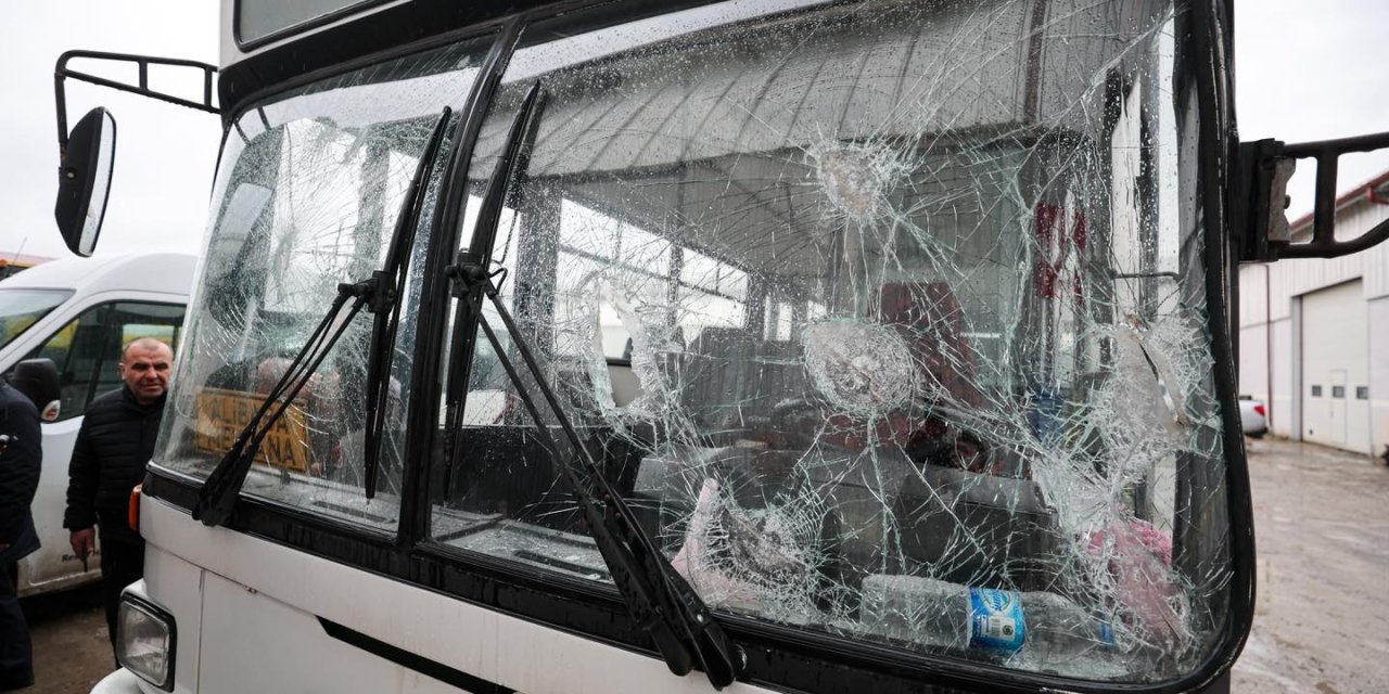 Sivas'ta belediye otobüsüne çirkin saldırı