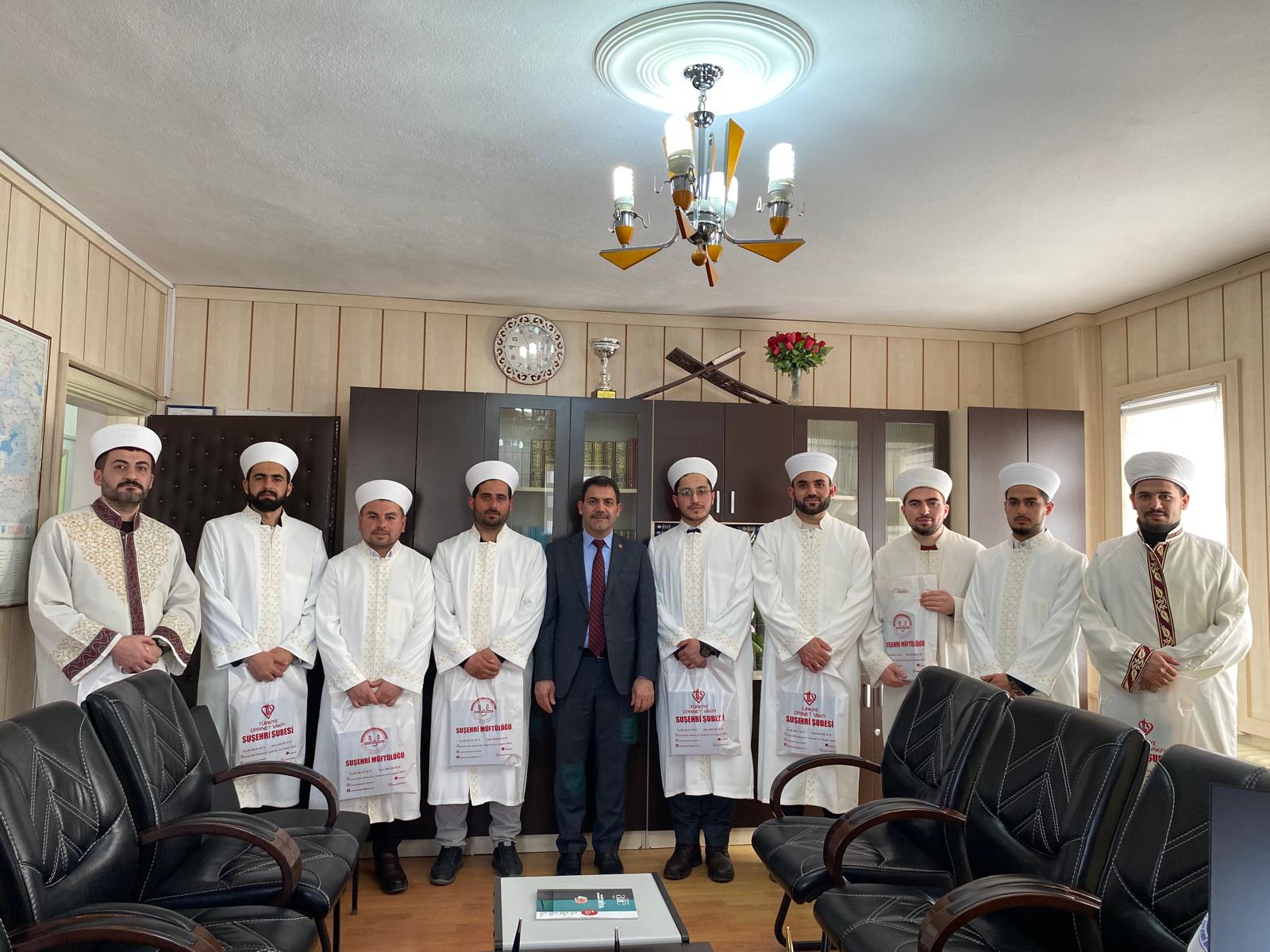 Sivas'ta din görevlileri cübbelerini giydi