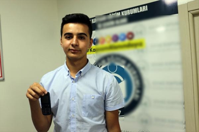 AKILLI TELEFONDAN VAZGEÇTİ SINAVDA DERECEYE GİRDİ