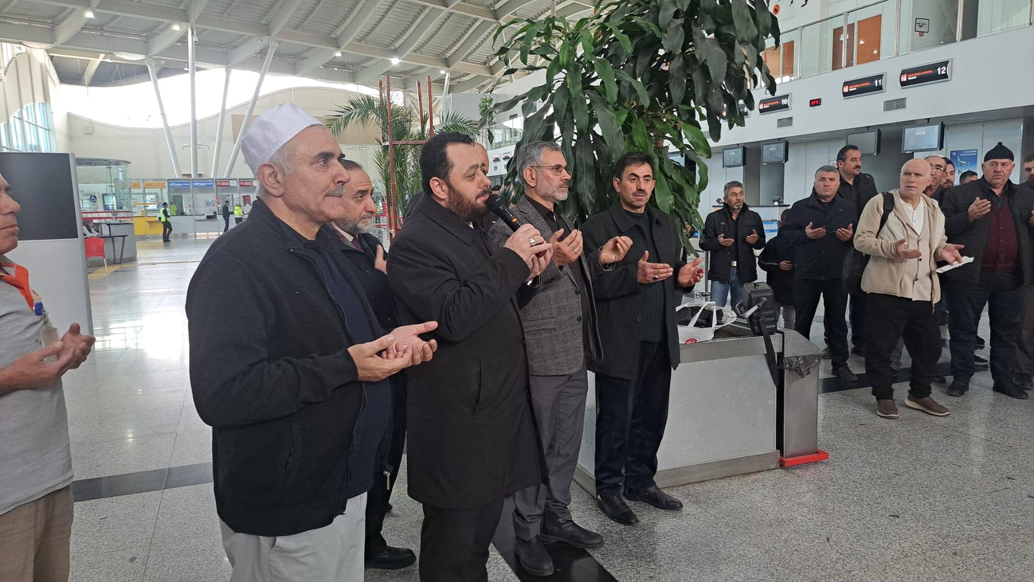 Sivas’ta umreciler dualarla kutsal yolculuğa çıktı