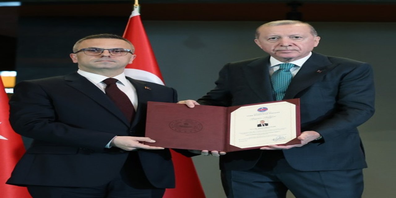 Sivaslı hemşerimize yılın idareci ödülü