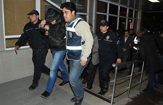 Sivas’ta Eş Zamanlı Çete Baskını