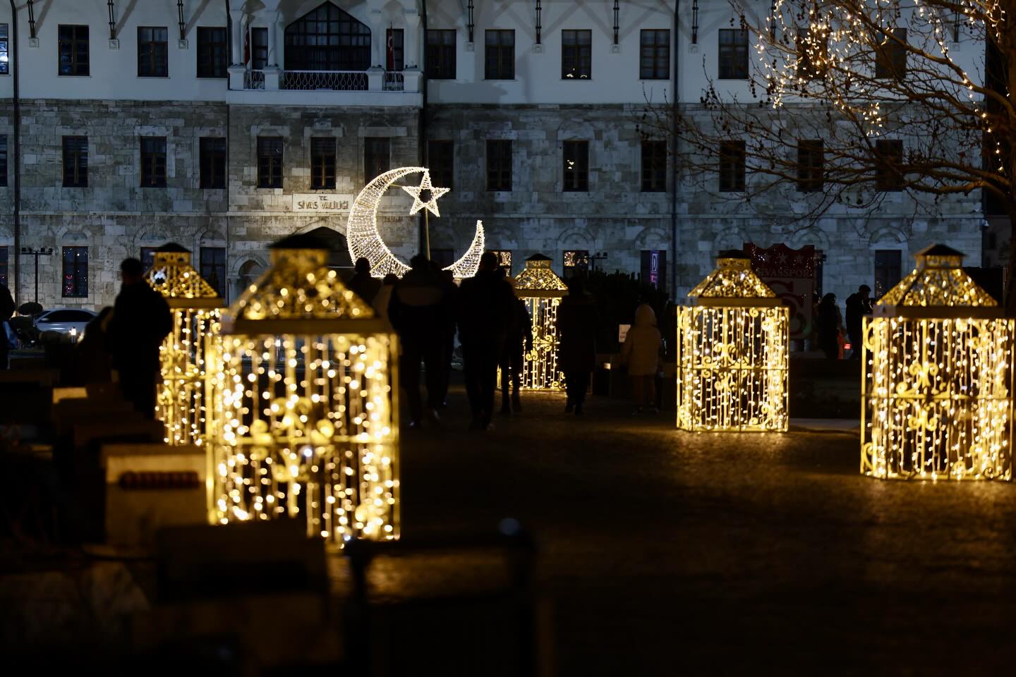 Sivas’ta Ramazan Sokağı açıldı, ilahi ezgileri meydanı sardı