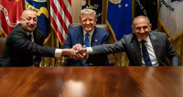 Zirvede sürpriz tokalaşma: Ne oldu Aliyev?