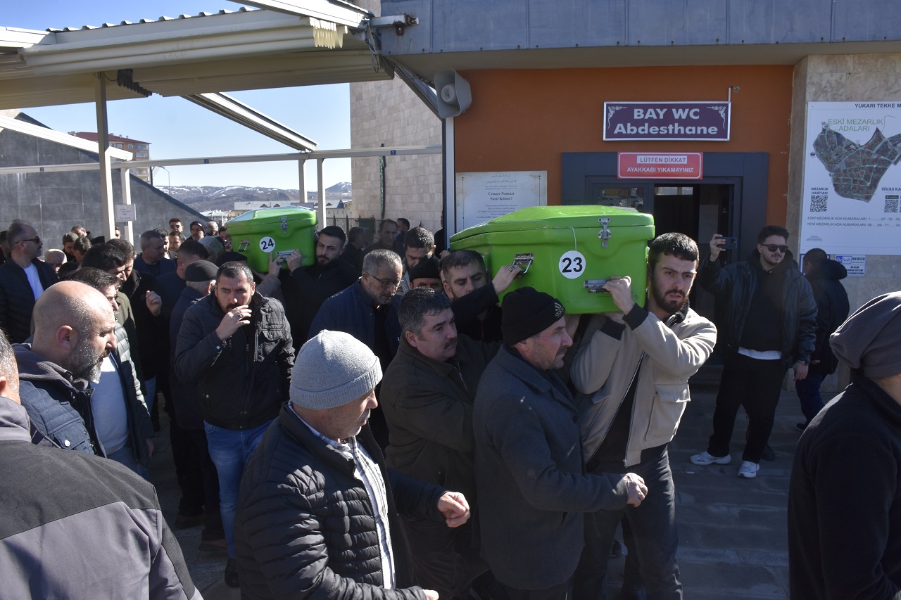 Sivas’ta Kazada Ölen Kaynana ve Gelin Toprağa Verildi