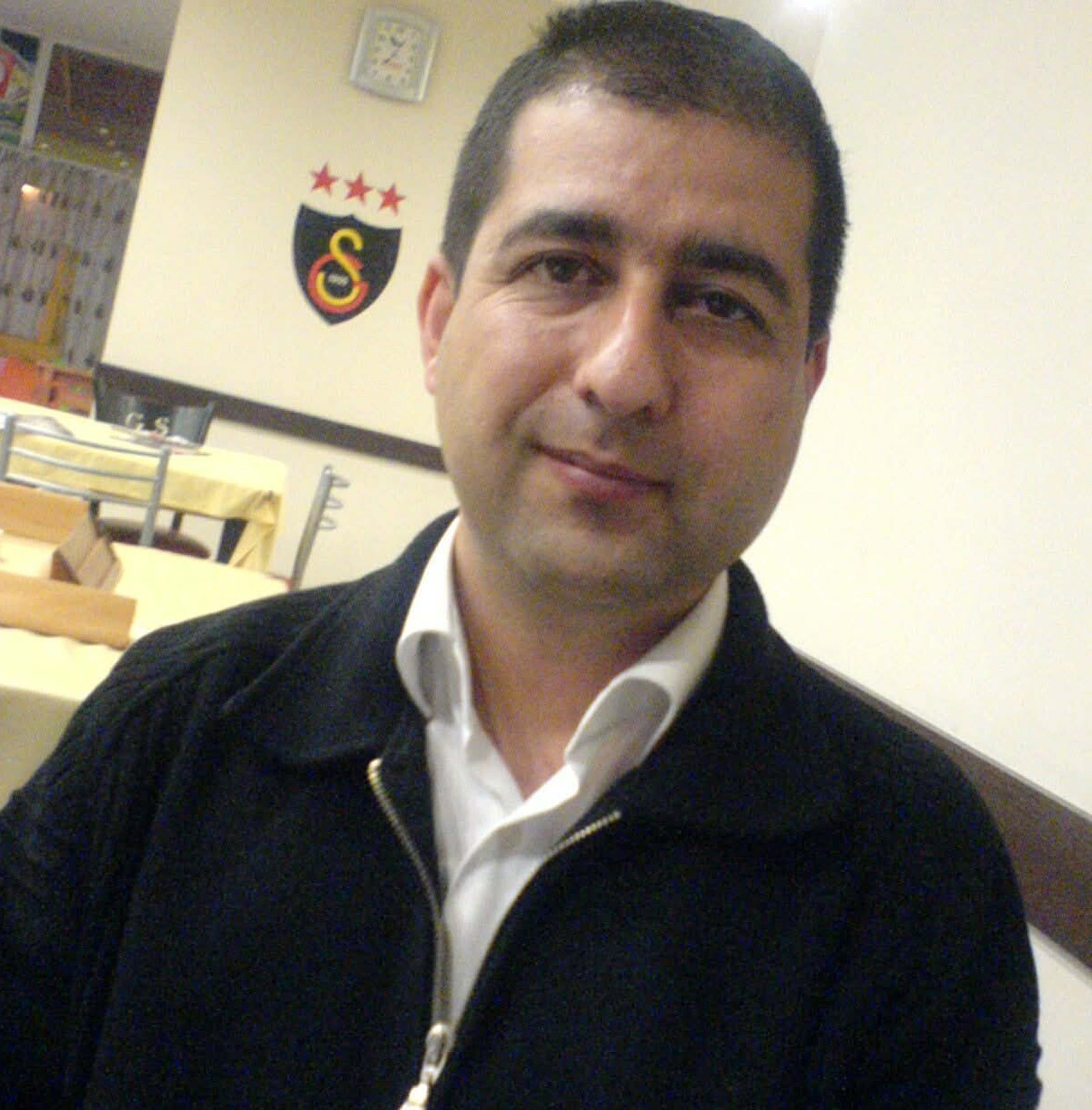 TIR'dan düşen saman balyalarının altında kalıp öldü