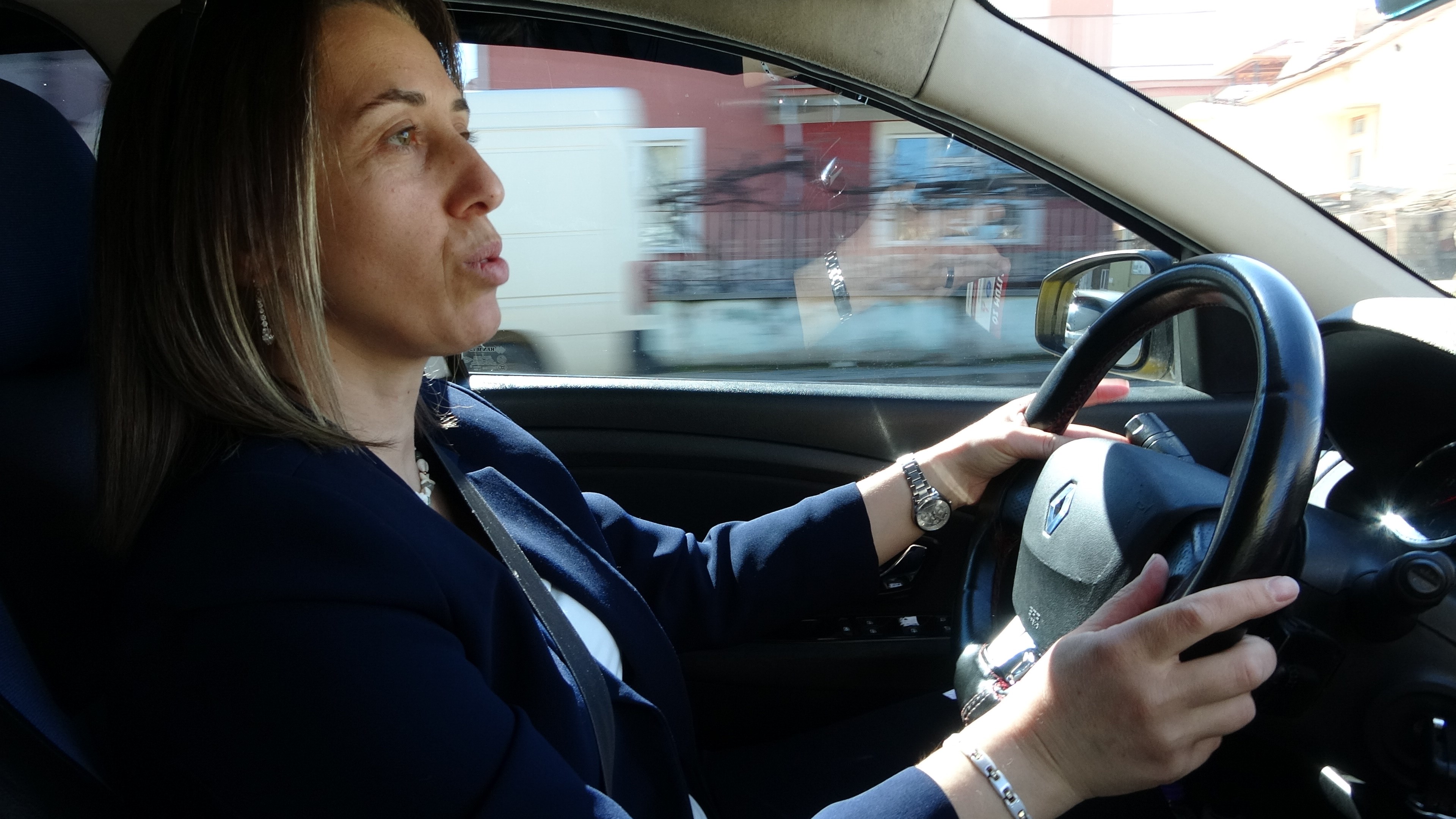 Sivaslı Taksici Anne Hem Ailesini Geçindiriyor Hem İlham Veriyor