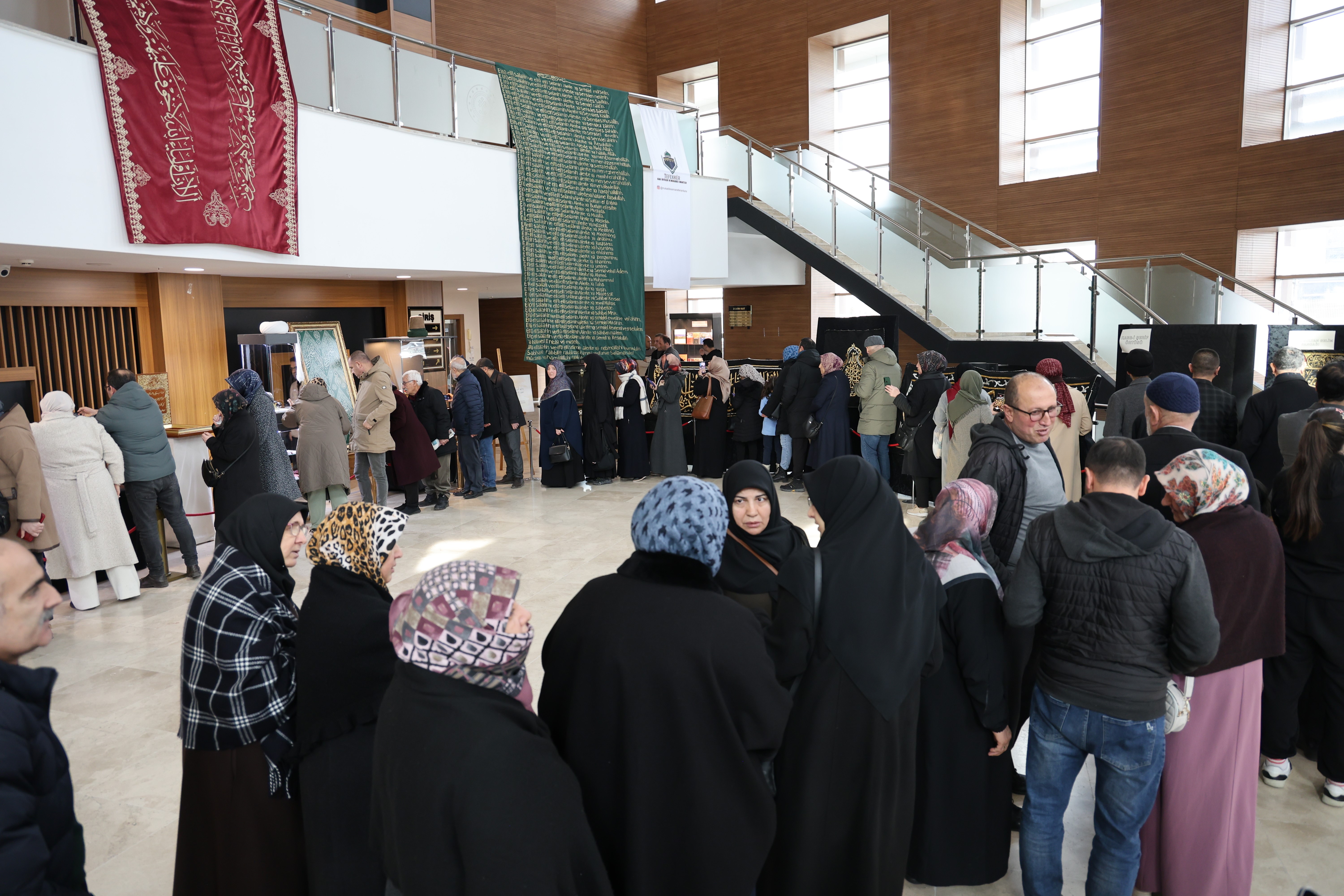 Sivas’ta Kutsal Emanetler Sergisi yoğun ilgi gördü
