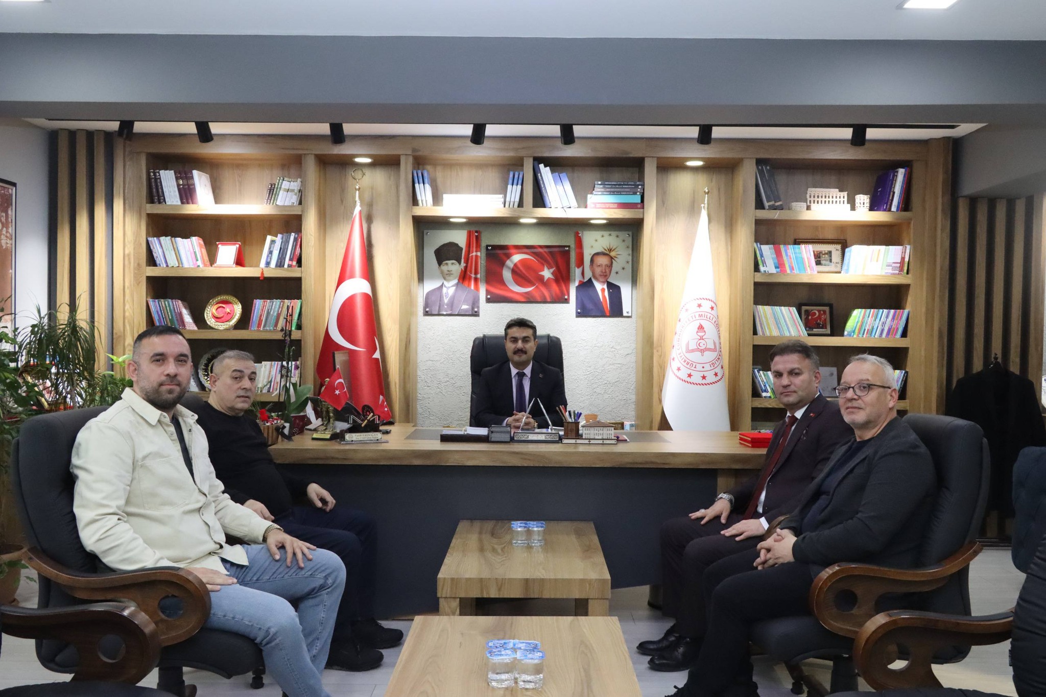 “Bir İyilik Yapalım” ekibinden Sivas’ta öğrencilere destek