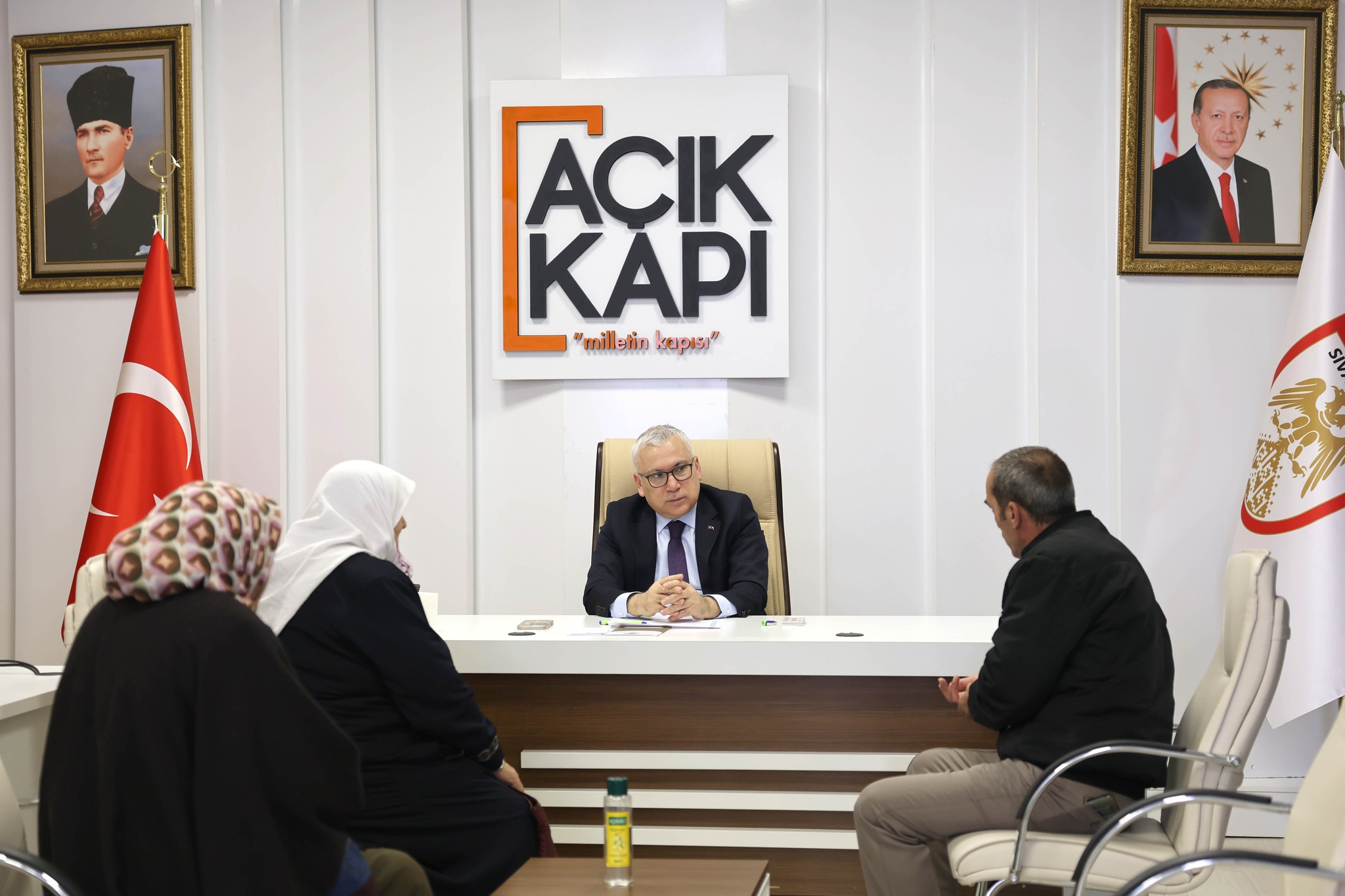 Vali Şimşek Açık Kapı’da vatandaşlarla görüştü