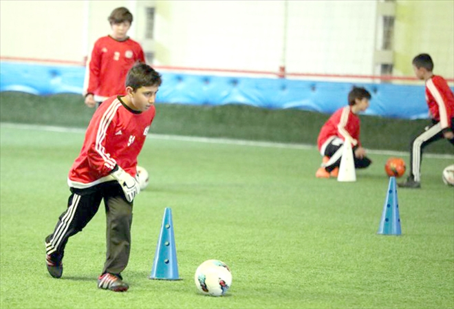 12 AY KESİNTİSİZ FUTBOL