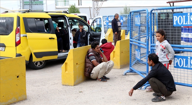 8 DÜZENSİZ GÖÇMEN YAKALANDI