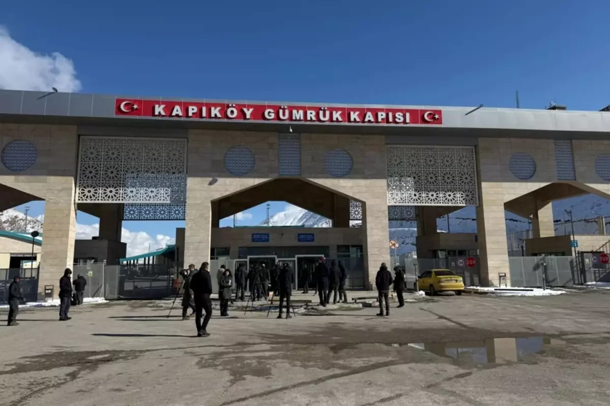 Türkiye-İran Sınırında Yolcu Geçişleri Durdu