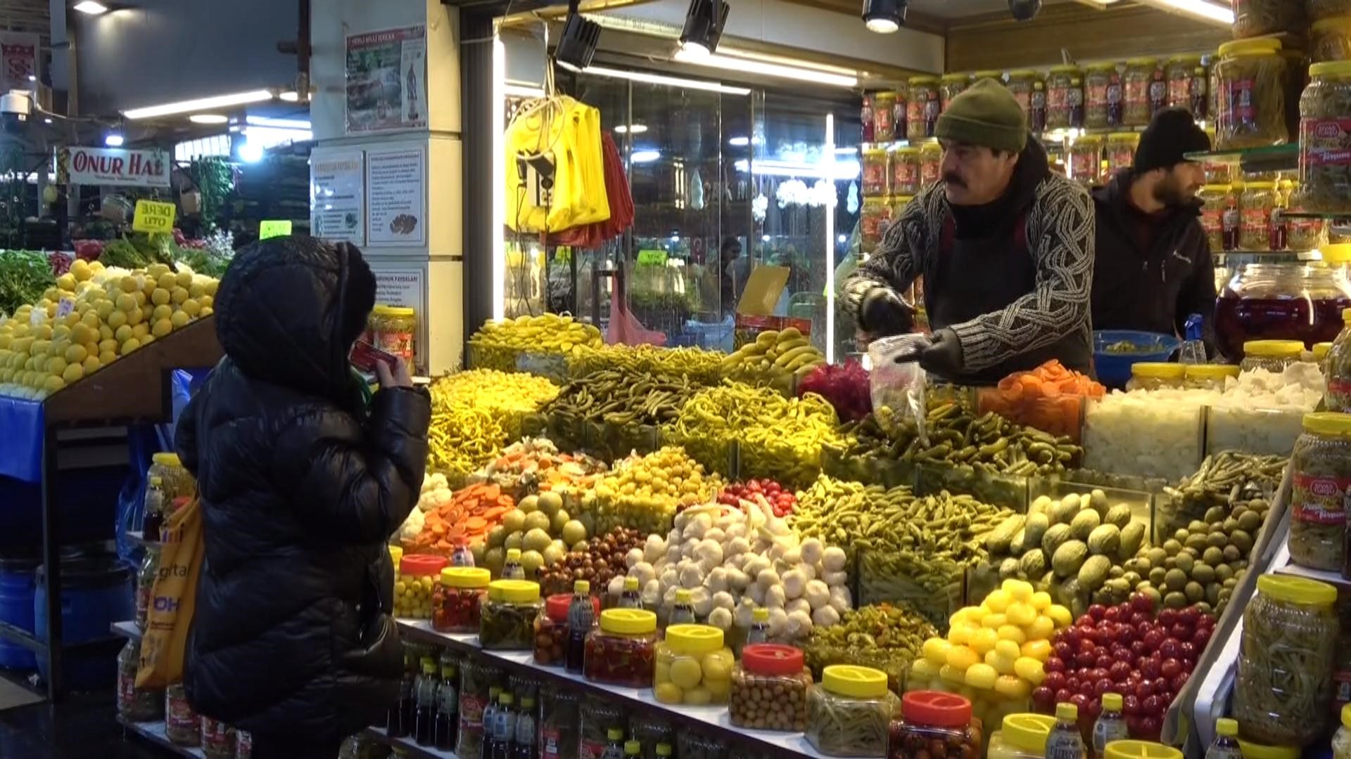 Sivas’ta Ramazan Sofralarını 35 Çeşit Turşu Süslüyor
