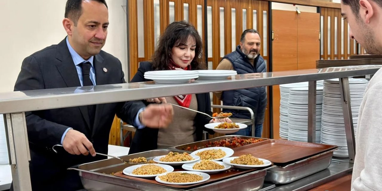 Sivas Cumhuriyet Üniversitesi’nde Eczacı Odası Desteğiyle İftar