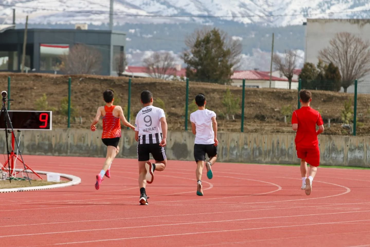 Sivas’ta pistler rüzgar gibi esecek