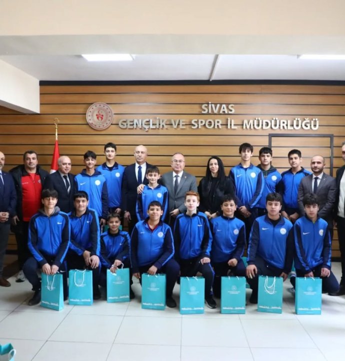 Sivaslı sporculardan motivasyon ziyareti