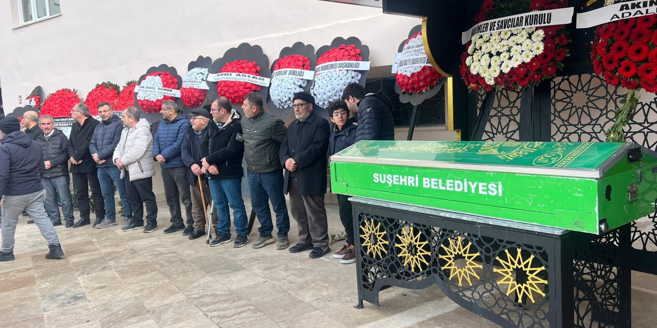 HSK Başkanvekili Aydoğdu eşini son yolculuğuna uğurladı